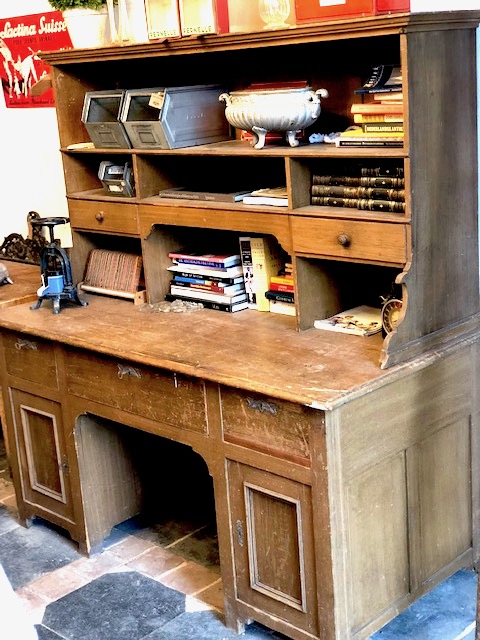 Antiek Bureau - Antieke meubels, antieke tafels, oude kasten, vintage ladekasten. antieke interieurs en oude interieurs antieke - Benko